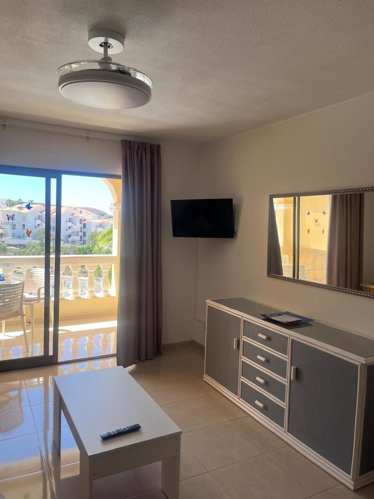 Castle Margherita'S Apartments Los Cristianos  Exterior foto